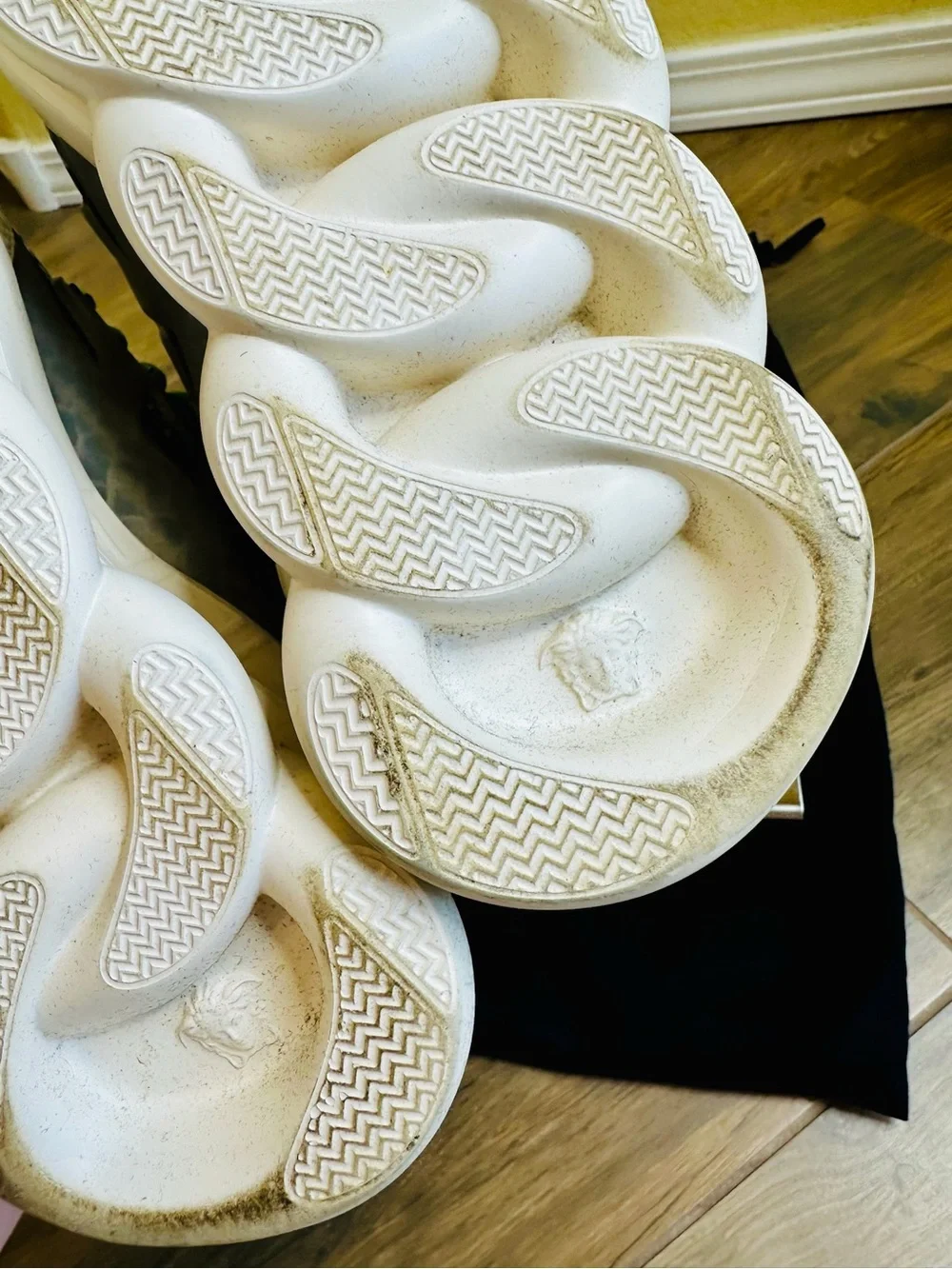 Versace chain reaction